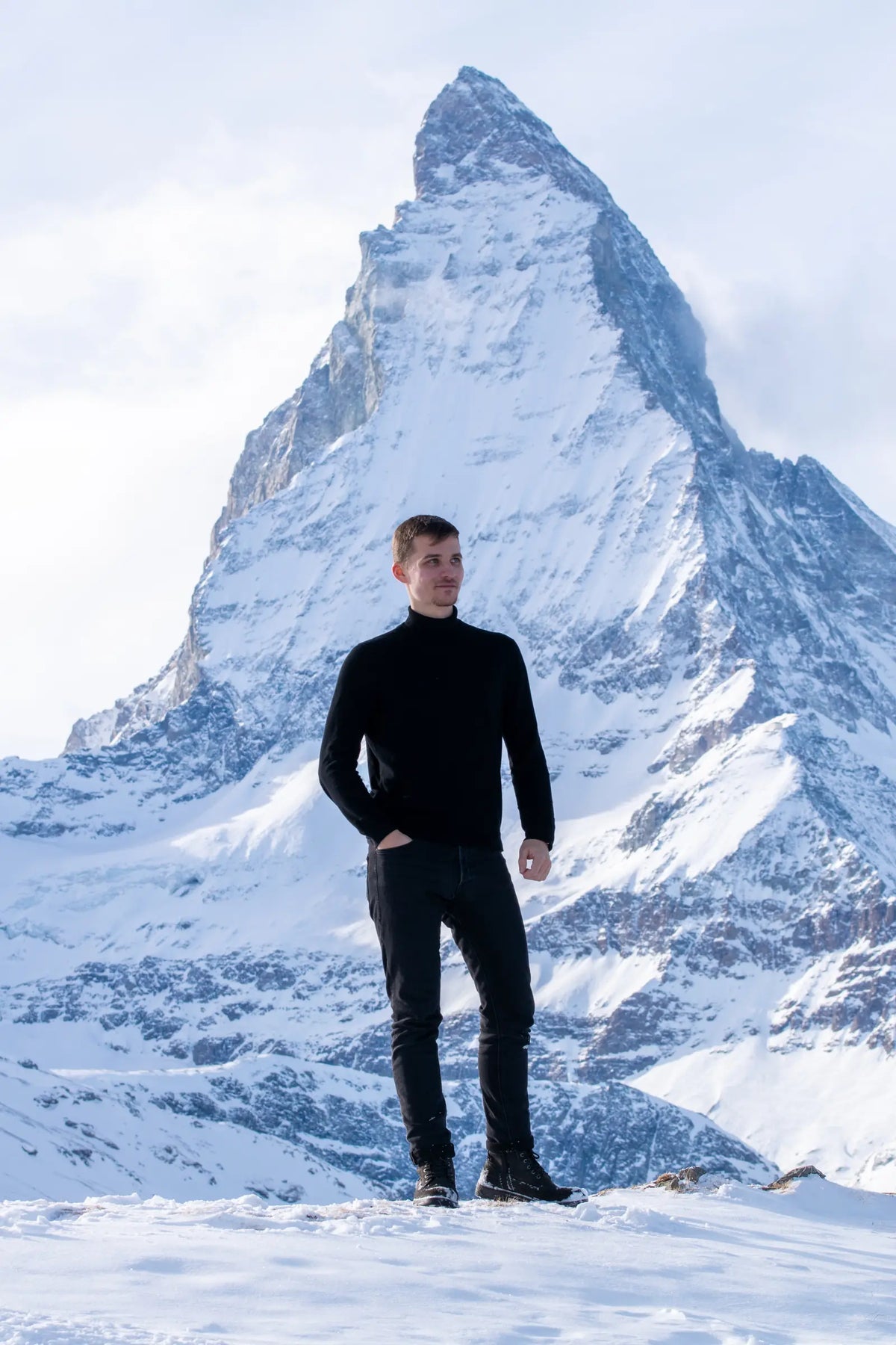 Arrrrrlex standing in the snow in front of the Matterhorn
